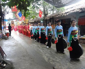 Fête en l’honneur du poisson magique - ảnh 1